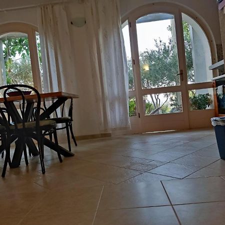 Holiday Home With Free Parking By The Beach Брела Екстер'єр фото