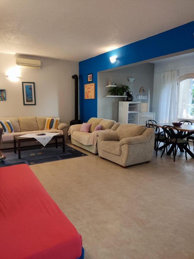 Holiday Home With Free Parking By The Beach Брела Екстер'єр фото