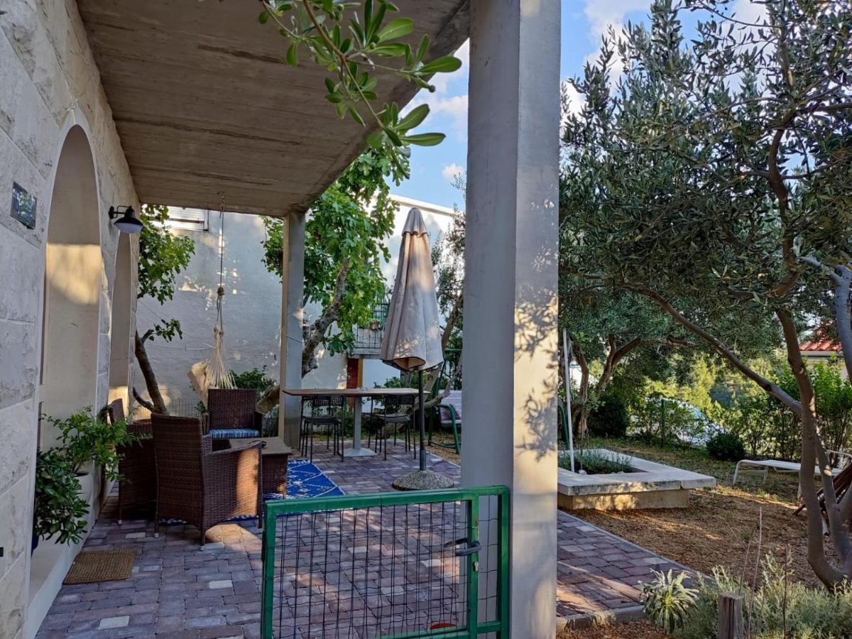 Holiday Home With Free Parking By The Beach Брела Екстер'єр фото