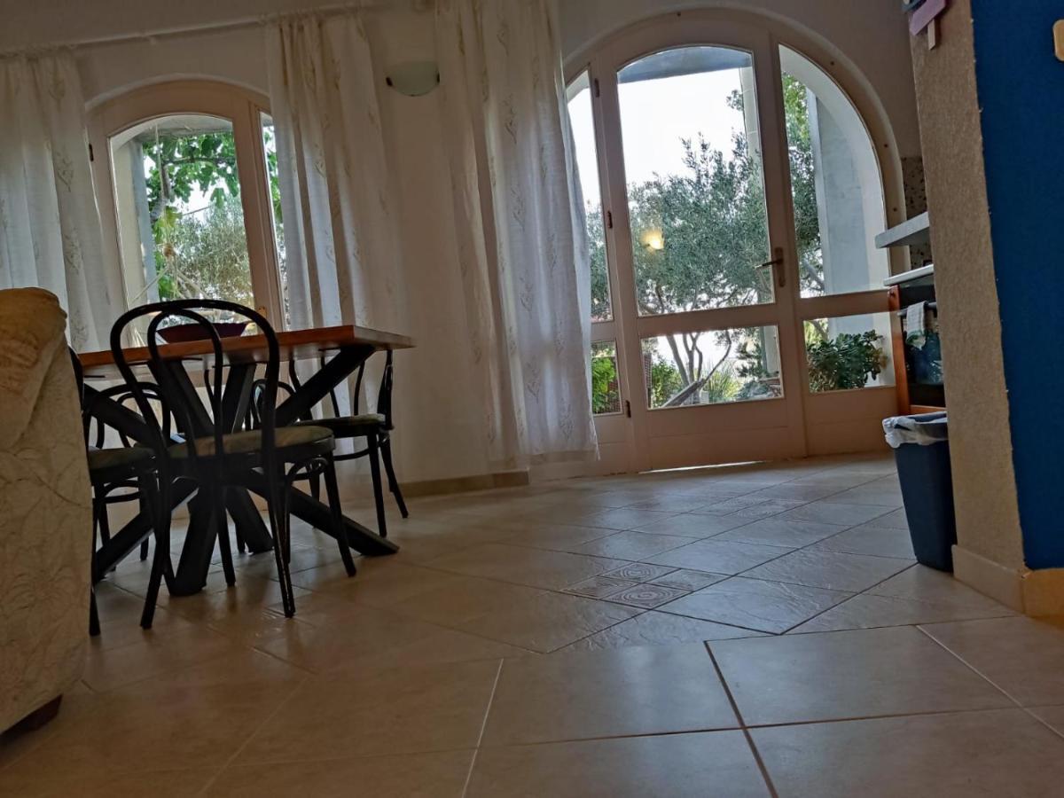 Holiday Home With Free Parking By The Beach Брела Екстер'єр фото