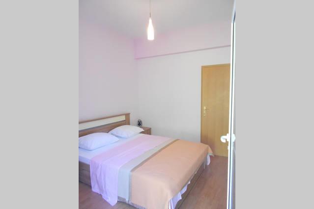 Holiday Home With Free Parking By The Beach Брела Номер фото